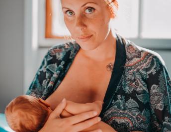mum-breastfeeding