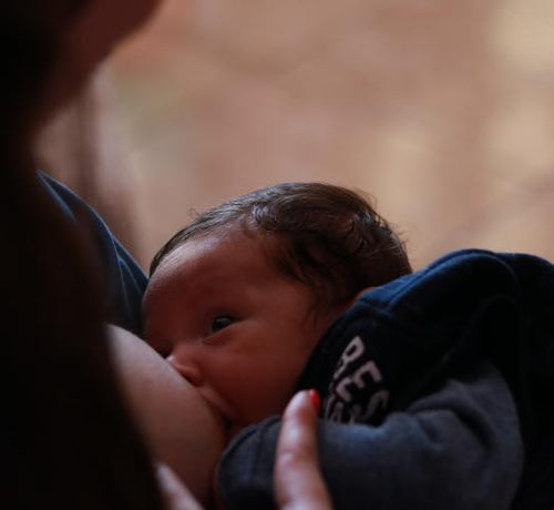 What Is a Dream Feed and How Can It Help Your Baby? - Mustela Australia - 1