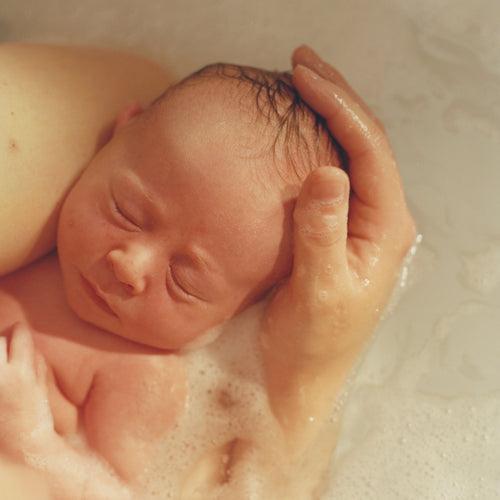 newborn-having-bath - Mustela Australia - 1