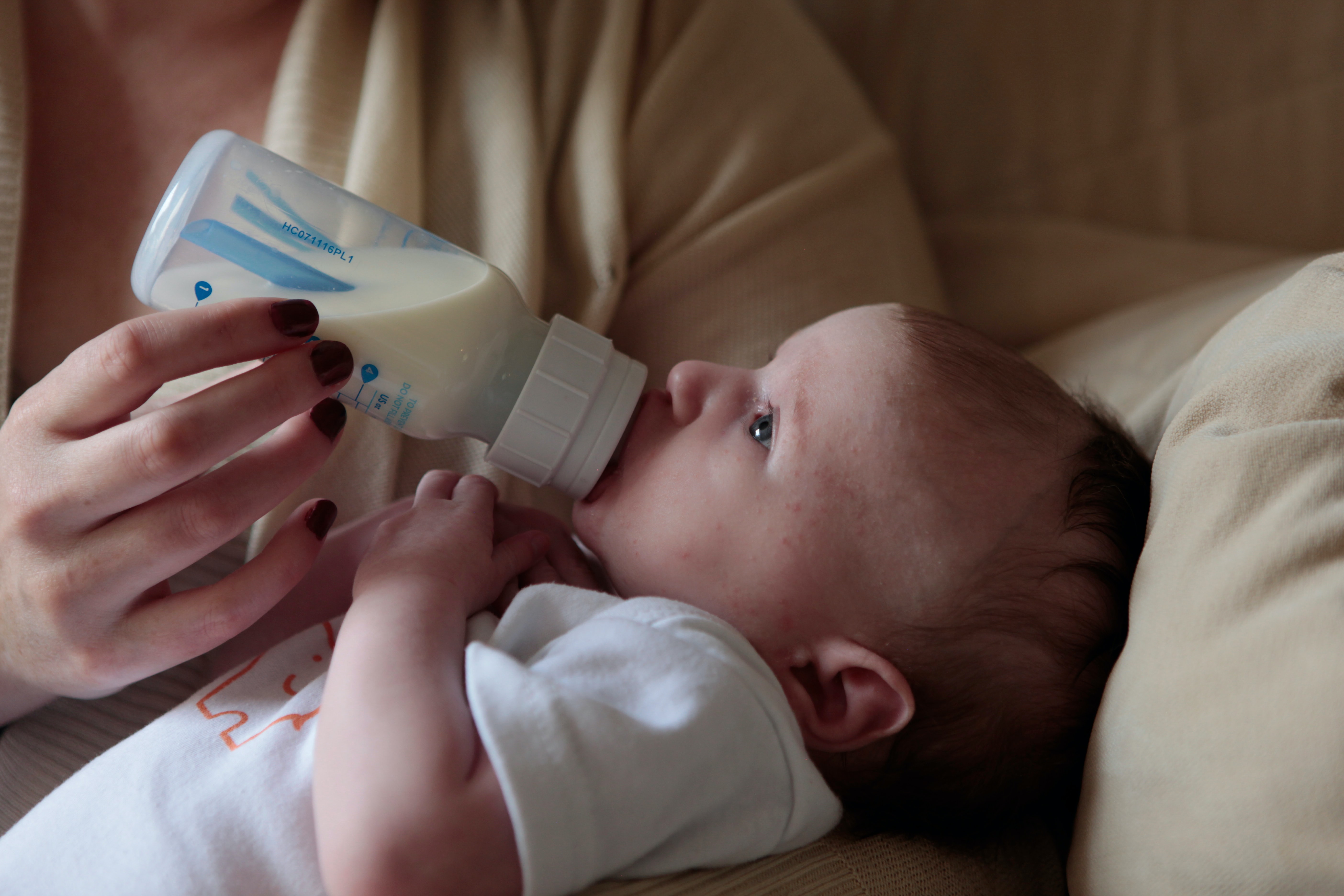bottle-feeding-baby