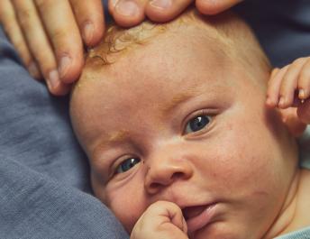 Massage-baby-scalp